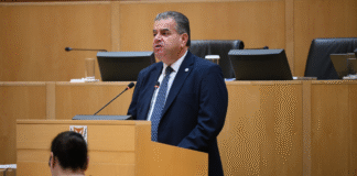 Κώστα Κώστα κατά ΑΚΕΛ: Έλεγαν ότι δέρνω τη γυναίκα μου και ότι με έδιωξε από το σπίτι – Καταγγελίες για υπόγειο πόλεμο, υπόσκαψη και συκοφαντίες