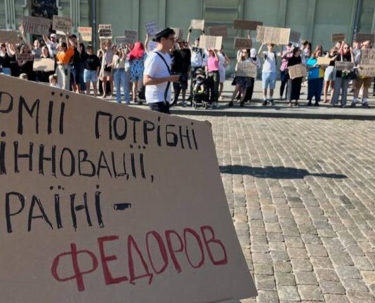 Ραγδαίες εξελίξεις στην Ουκρανία – Η κυβέρνηση καταρρέει, χάος με διαδηλώσεις στο Κίεβο