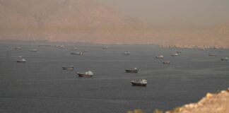 Απόλυτο χάος: O Tραμπ επιβάλλει «διόδια» 20% στο Hormuz – Σαρωτική ιρανική απάντηση, οι Φρουροί πυρπόλησαν το Κουβέιτ