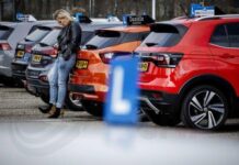 Η Κομισιόν παρουσίασε στρατηγική εφαρμογής για τις νέες άδειες οδήγησης