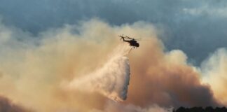 Κόλαση φωτιάς σε Αττική και Βοιωτία :Δύο νεκροί σε σύγκρουση ελικοπτέρων στην Ψάθα – Στάχτη 100.000 στρέμματα