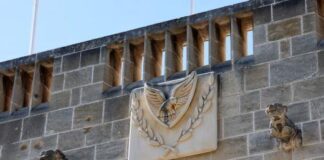 Κλιμακώνεται η αντιπαράθεση ΔΗΣΥ-ΑΚΕΛ με την κυβέρνηση για τους διορισμούς στους ημικρατικούς