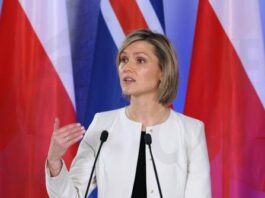 «Νίκη για τη δημοκρατία», δηλώνει η Πρωθυπουργός Ισλανδίας μετά το “ΌΧΙ” σε ενταξιακές διαπραγματεύσεις με ΕΕ