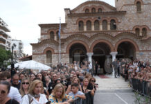 Πλήθος κόσμου στη λαϊκή αγρυπνία για Γ. Μαζωνάκη