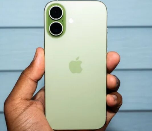 Γαλλία: Άρπαξαν iPhone χιλιάδων ευρώ και «πάγωσαν» όταν εμφανίστηκε το μήνυμα της Apple – «Σας παρακολουθούμε!»