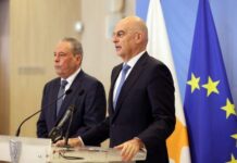 Για ασφάλεια και αμυντική συνεργασία συζήτησαν στη Θεσσαλονίκη οι ΥΠΑΜ Κύπρου-Ελλάδας