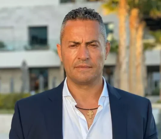Τζον Χριστοδούλου: Το μυαλό μου είναι με το ΔΗΣΥ αλλά η καρδιά μου με το ΑΚΕΛ – Η φιλία του με τον Φειδία Παναγιώτου